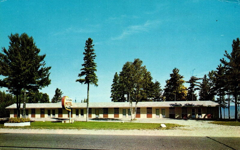 Victoria Motel (Mill Creek Motel) - Vintage Postcard